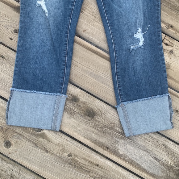 1822 Denim Taylor Distressed Roll Cuff Crop Jeans - Picture 7 of 12